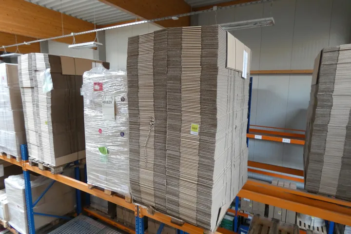 Konvolut Wellpapp-Faltkisten, FEFCO 0201, BC braun, Kraftliner 380x285x165mm Umfang: Palette mit Inhalt